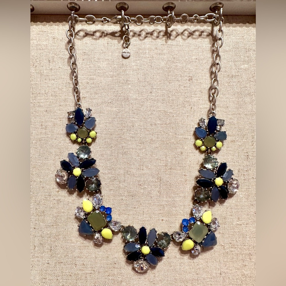 Stella & Dot Elodie in silver statement necklace